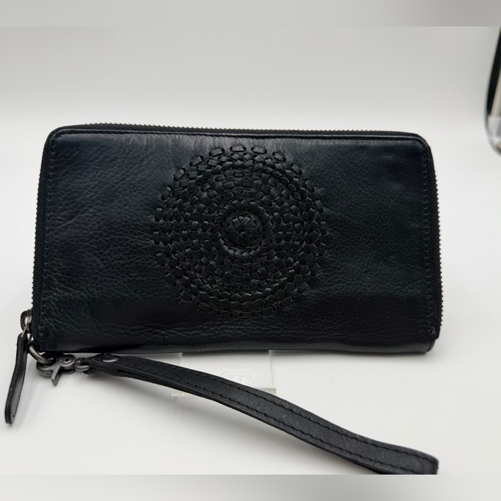 Vilenca Holland black leather zip around wallet/wristlet